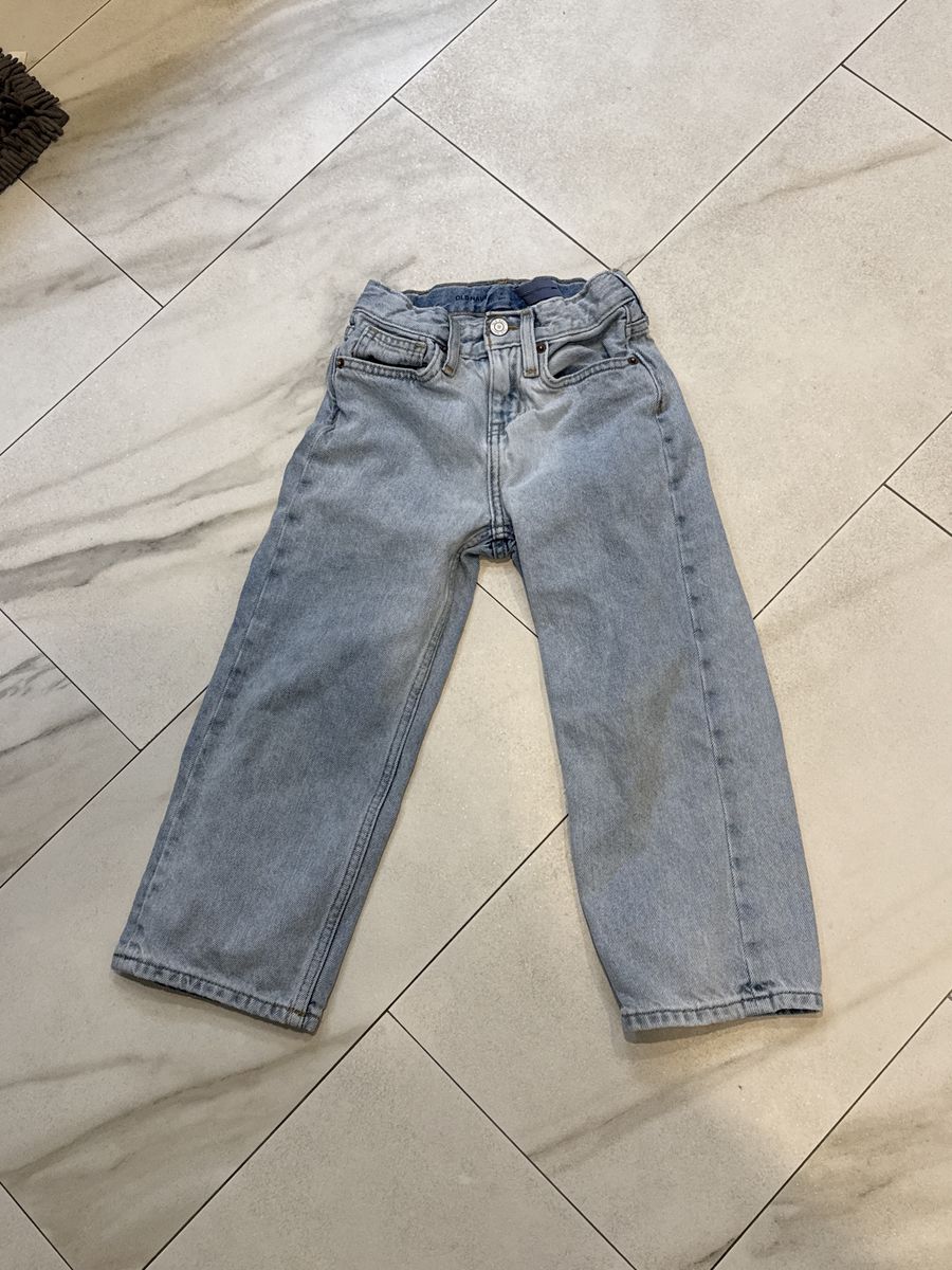 Old Navy Size 6 Slim, Baggy, Fit Jeans.