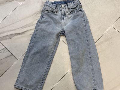 Old Navy Size 6 Slim, Baggy, Fit Jeans.