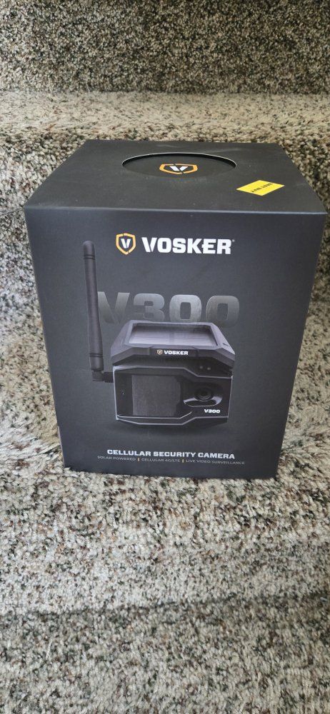 Vosker V399 solar powered solar security camera