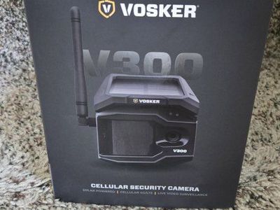 Vosker V399 solar powered solar security camera