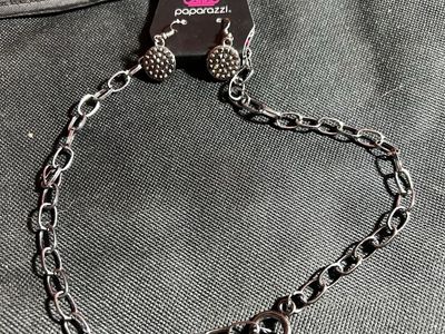 Paparazzi Chain Link Necklace & Rhinestone Circle Earrings Set