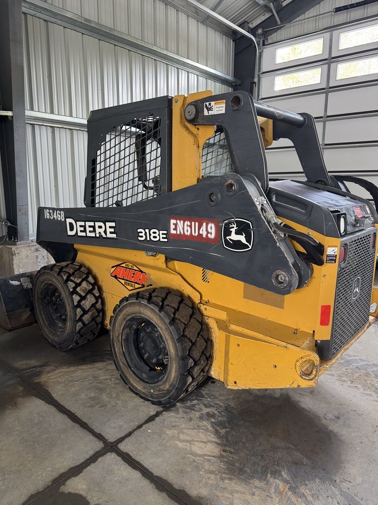 2016 John Deere 318E Skid Steer