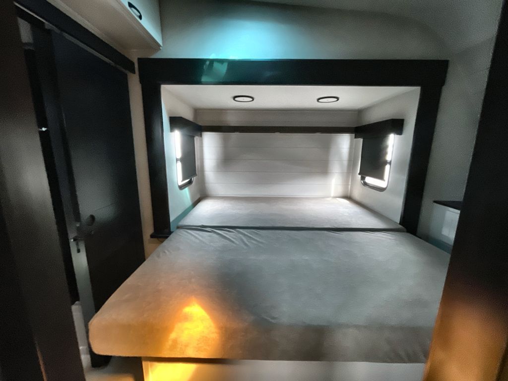 Main image 40