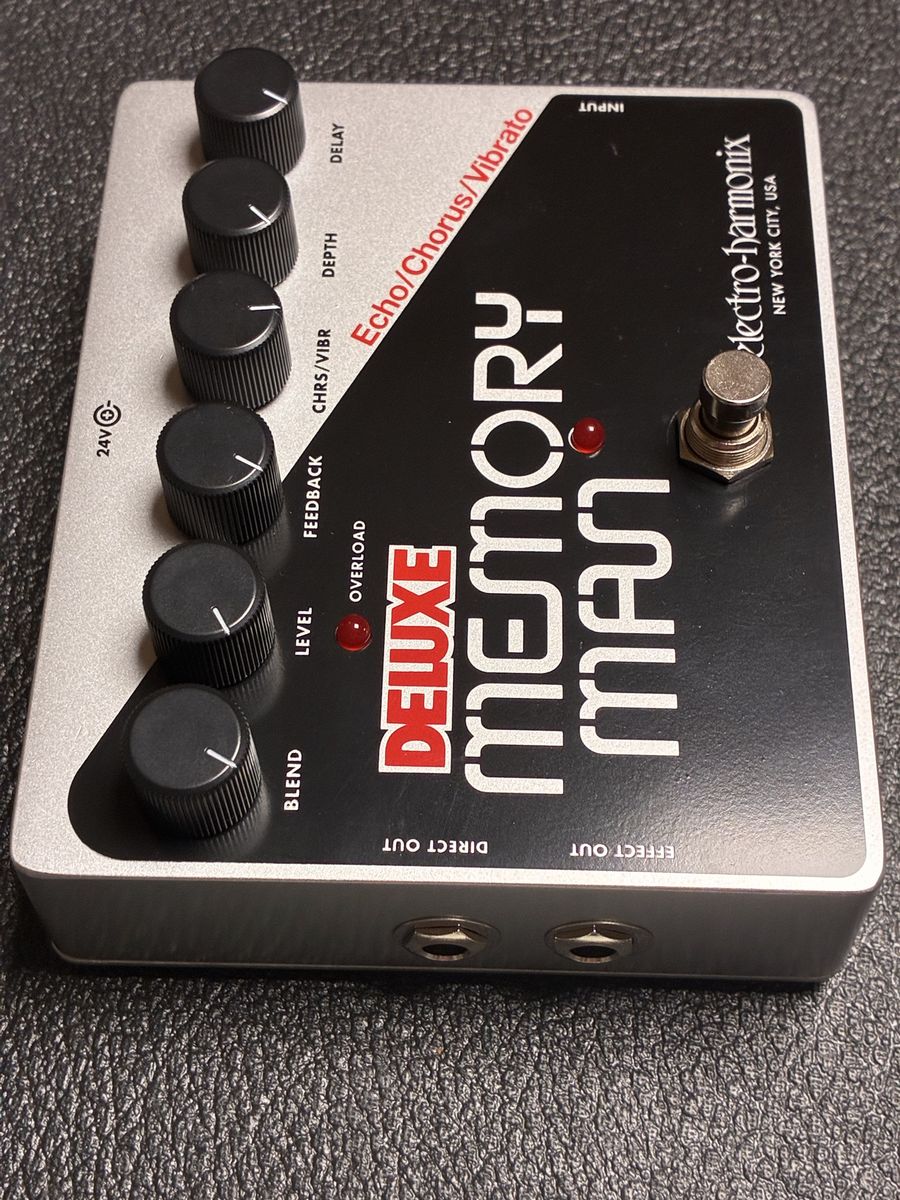 Electro-Harmonix Deluxe Memory Man Analog Delay Chorus Vibrato Guitar Effects Pedal