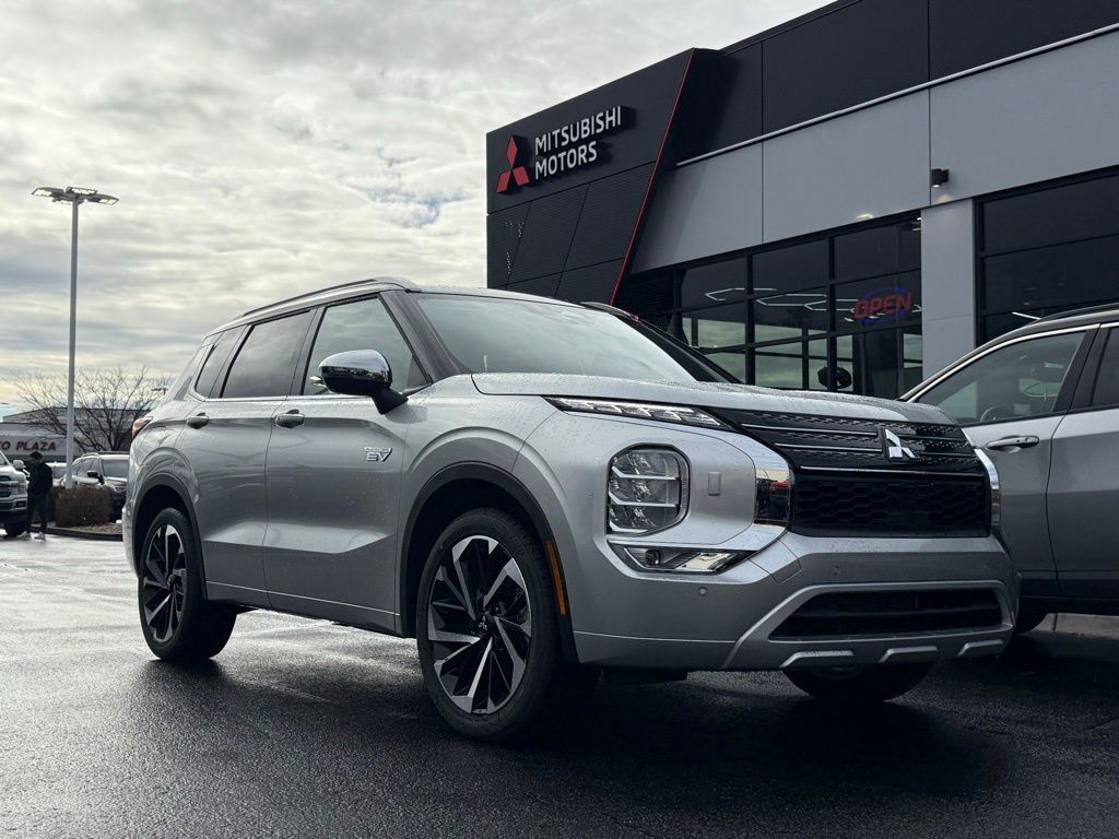 2025 Mitsubishi Outlander SEL Platinum Edition