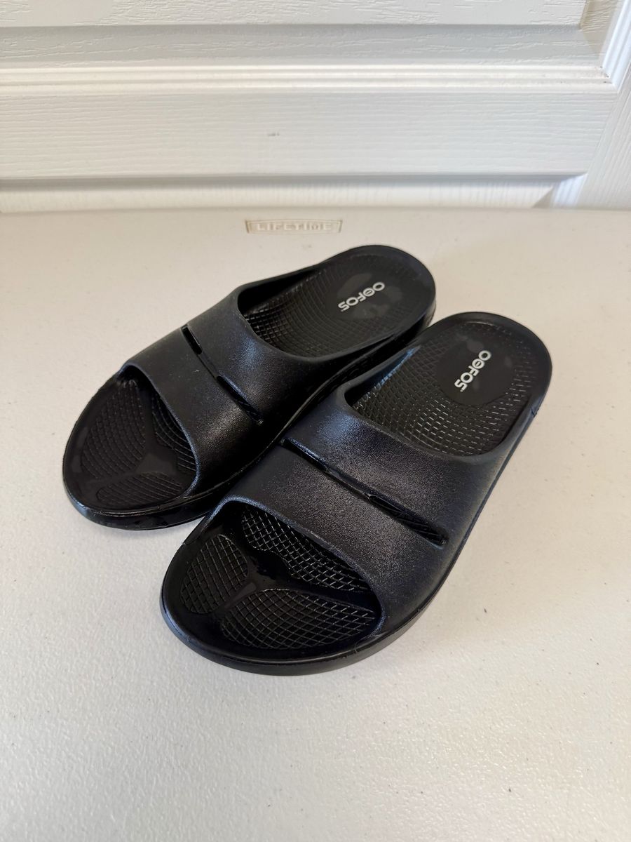 Men’s 7.5 Oofos Recovery Slides Sandals