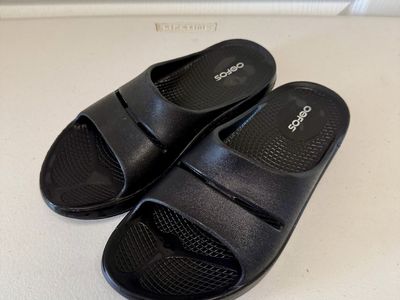 Men’s 7.5 Oofos Recovery Slides Sandals
