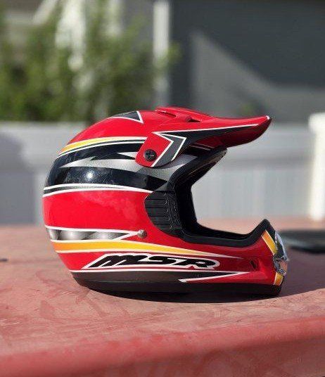MSR System Six MSR Moto Helmet Red Black White with Thor Bag