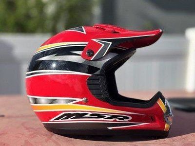MSR System Six MSR Moto Helmet Red Black White with Thor Bag