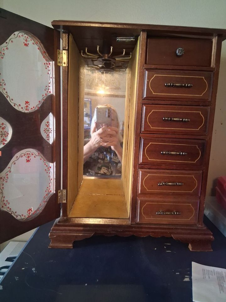 Main image 4
