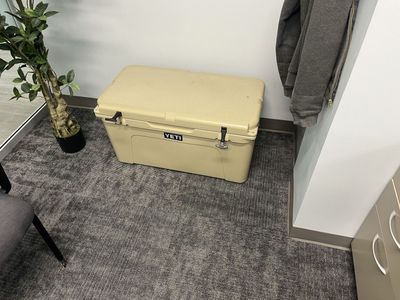 Yeti Tundra 75 Hard Cooler - Tan