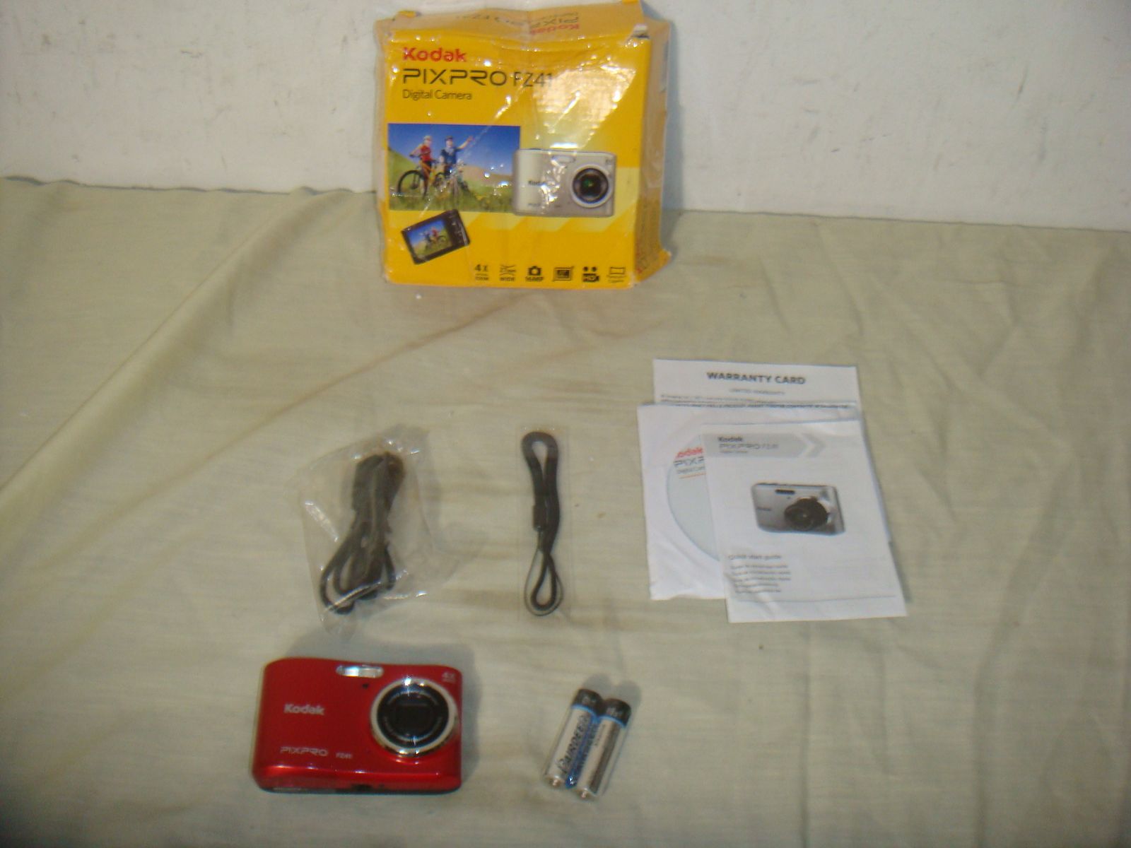 KODAK PIXPRO FZ41 16MP 4X ZOOM DIGITAL CAMERA IN RED