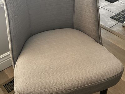 MODERN MID CENTURY UPHOLSTERED ACCENT CHAIR