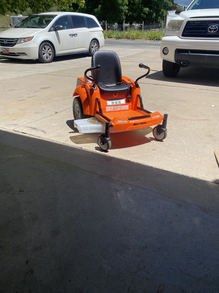 Battery Powered Kids Size Zero Turn