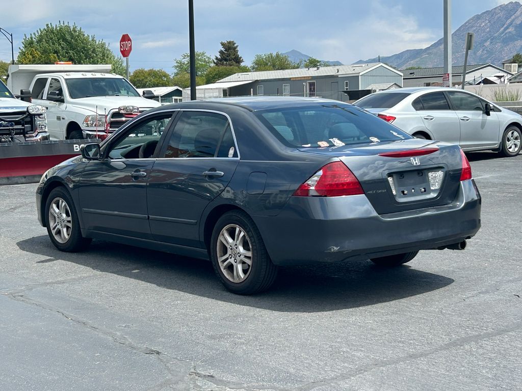 Main image 6