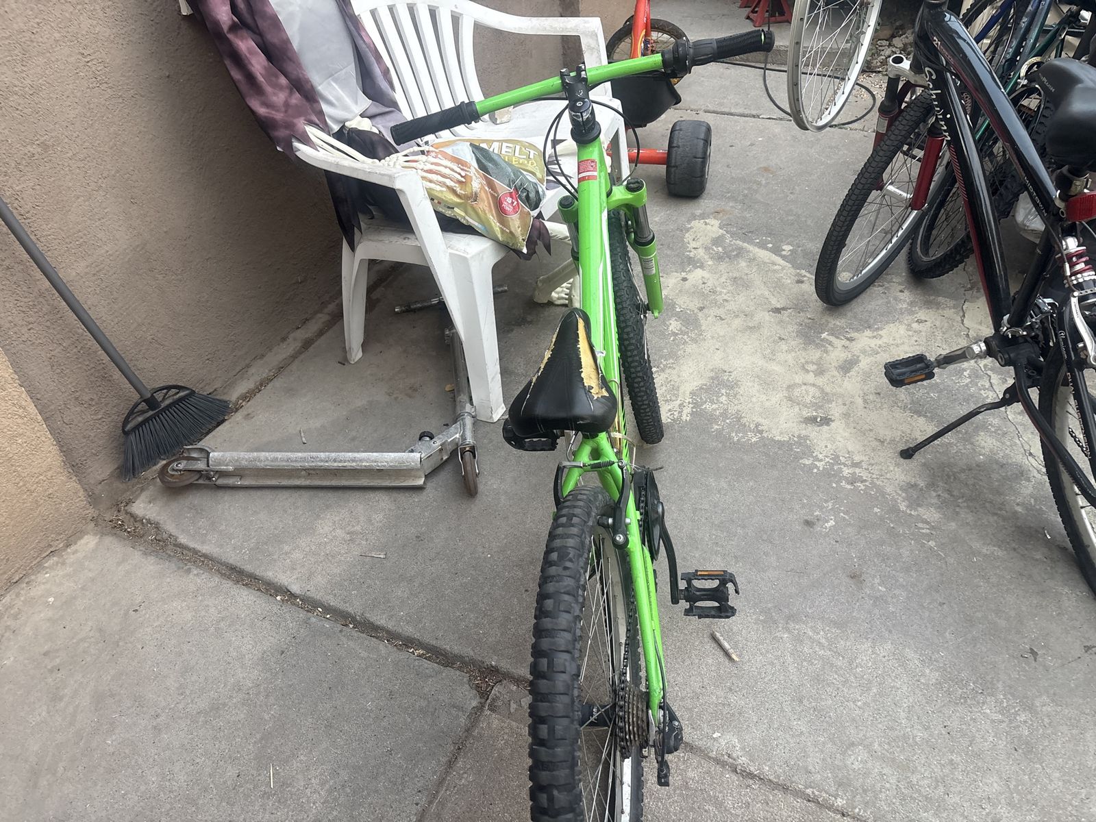 A hot rock specialized bike