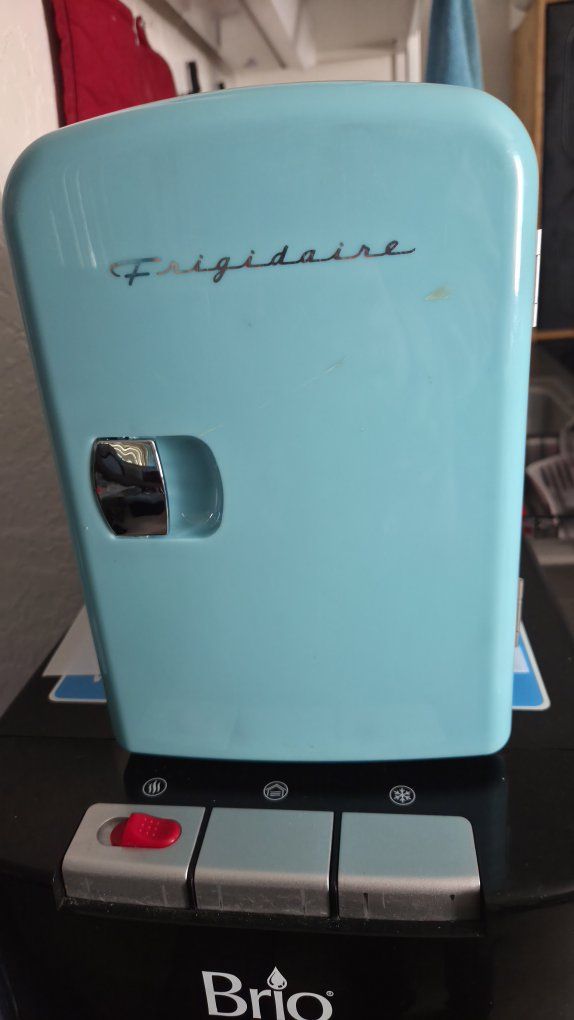 frigidaire portable mini cooler