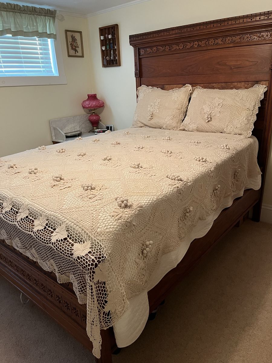 Beautiful Vintage Bedspread and Pillow Shams