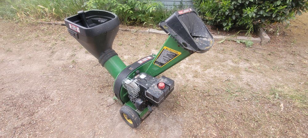 John Deere CS 8 wood chipper