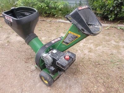 John Deere CS 8 wood chipper