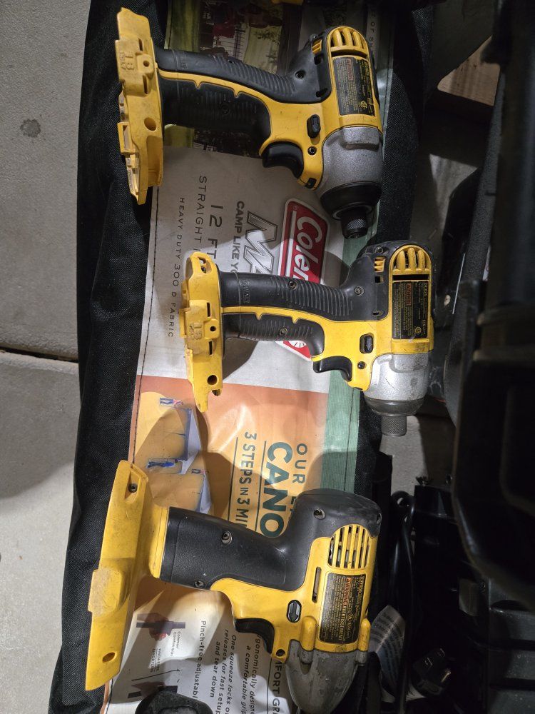 DEWALT 18V HAMMERDRILL WIYH WORKING BATTERY AND CHARGER, GREAT CONDITION