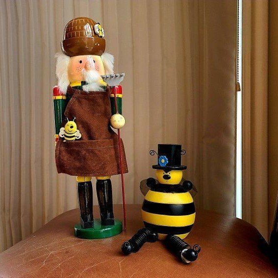 Bee Keeper Nutcracker & Bumblebee Figurine Decor Set