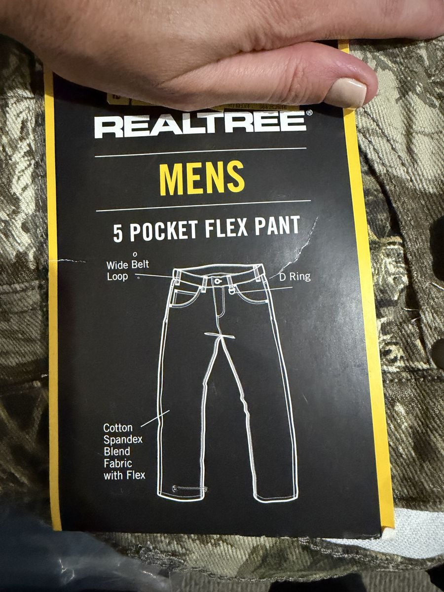 Lots of CAMO Pants for HUNTING - Realtree and Mossy Oak - All are NEW!