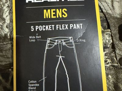 Lots of CAMO Pants for HUNTING - Realtree and Mossy Oak - All are NEW!