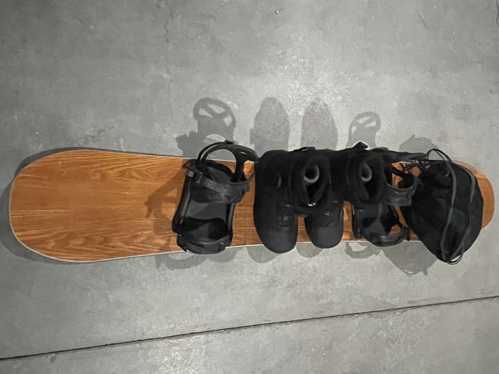 Men’s 152W Snowboard, Bindings, 11 Boots, Helmet, and Goggles