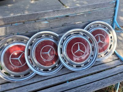 MERCEDES BENZ 4 HUBCAPS MINT $300