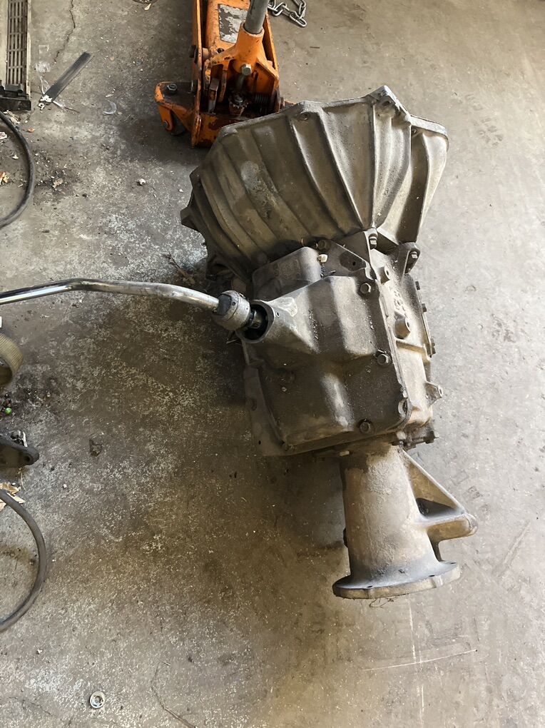 87 Suburban 4speed Trany