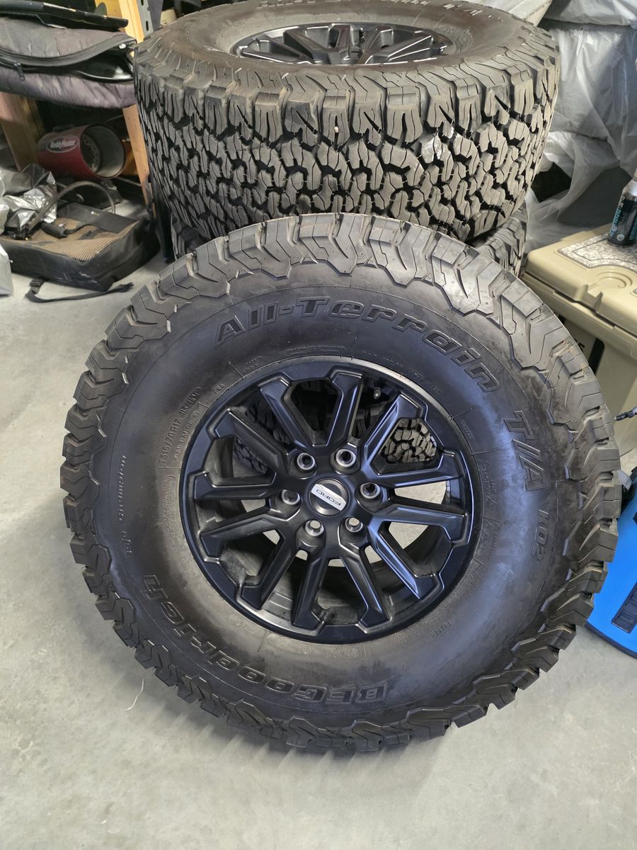 35 inch wheels and tires off of a brand new Ford Raptor