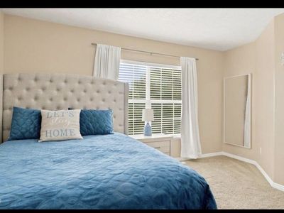 Brand New-Light Wood Finish Bedroom Set - Queen Tufted Headboard, 8 Drawer Dresser, nightstand (includes lamp & mattress).