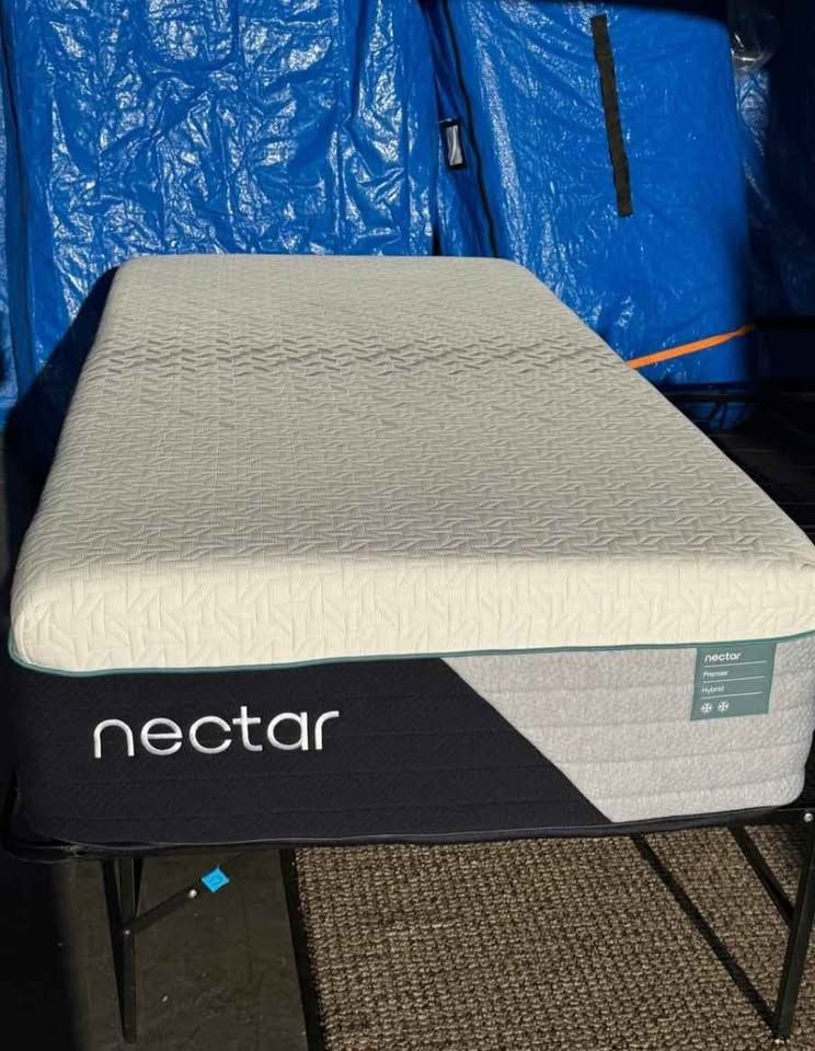 Nectar Premier Hybrid Twin XL Mattress - Like New!