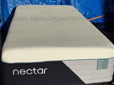 Nectar Premier Hybrid Twin XL Mattress - Like New!