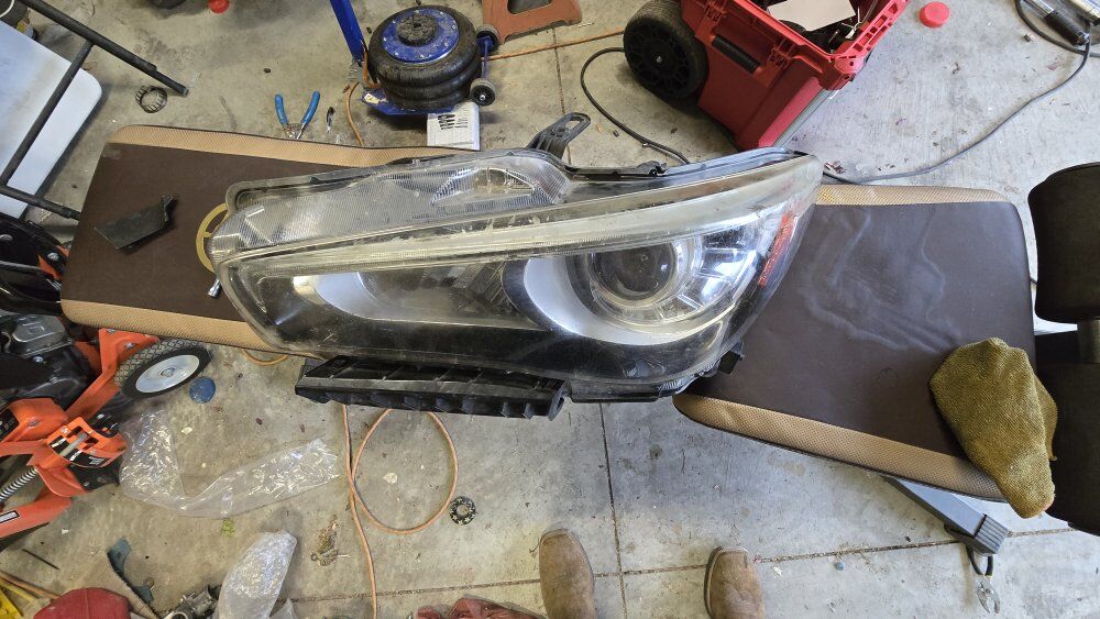 2017 Q50 Driver side headlight