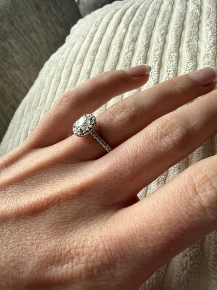 Beautiful Natural Diamond Engagment Ring