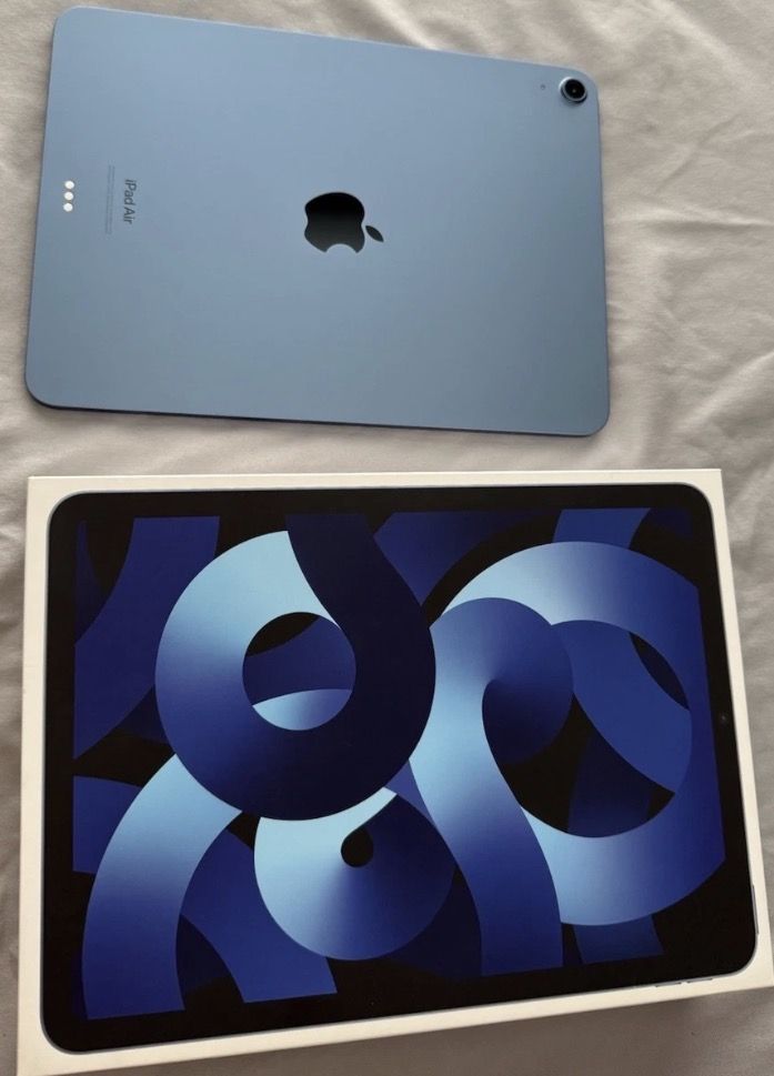 Apple iPad Air 5th Gen 64GB Wi-Fi Blue