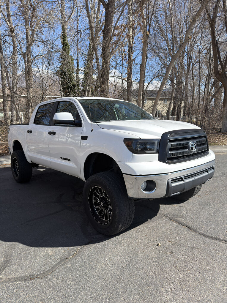 2013 TOYOTA TUNDRA CrewMax SR5