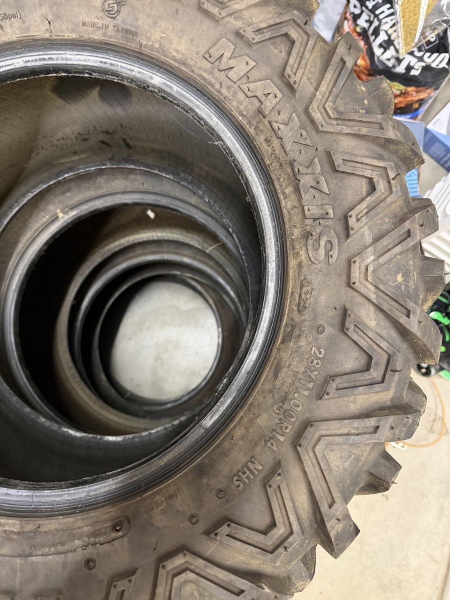 Maxxis 28 x 11 x R14