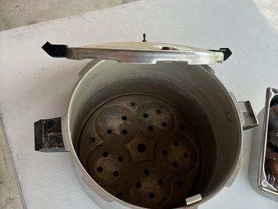 Vintage Pressure Cooker Canner Pot with Lid and Rack 14 Quarts