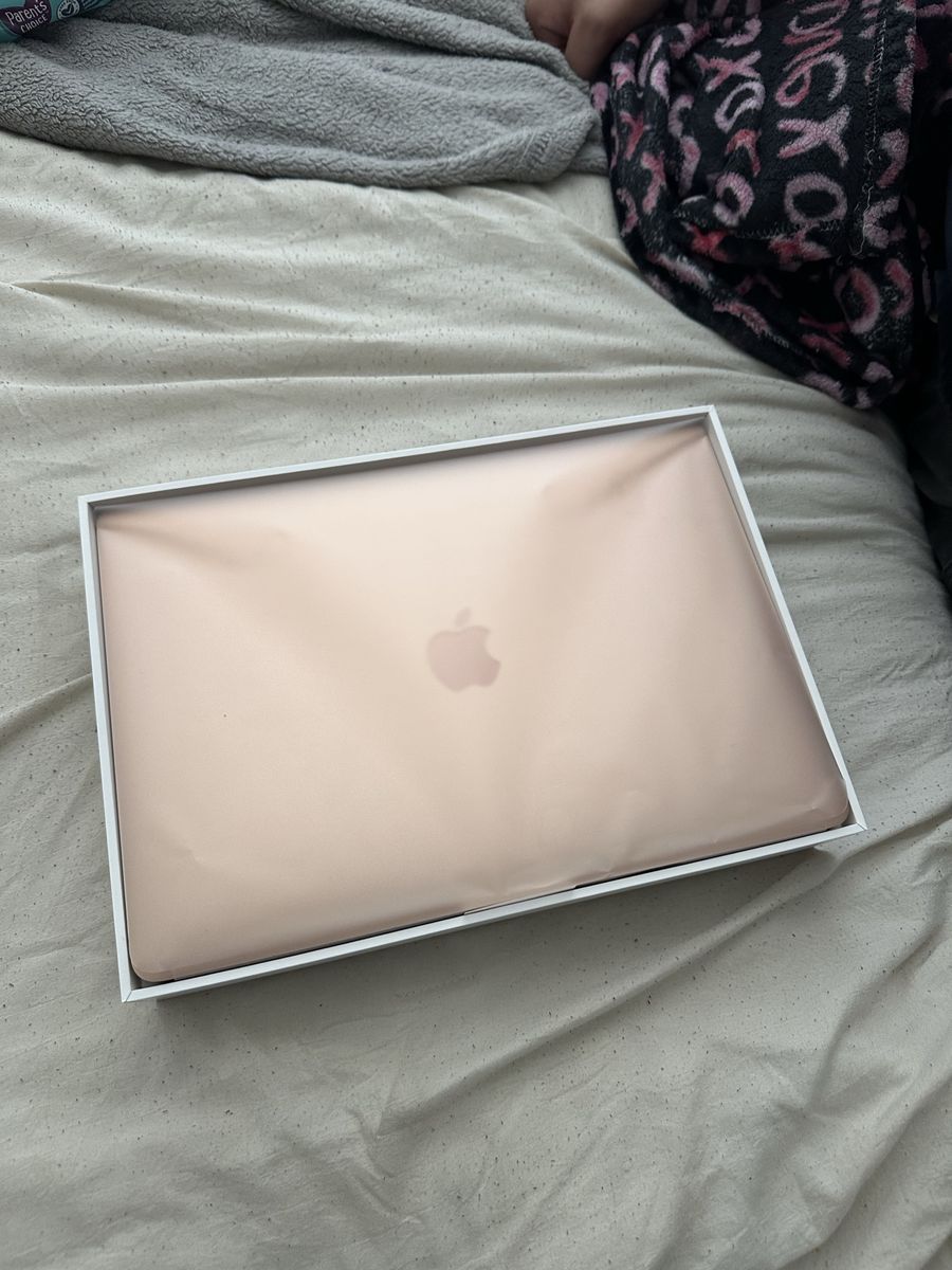 2020 MacBook Air Gold (Rose Gold)