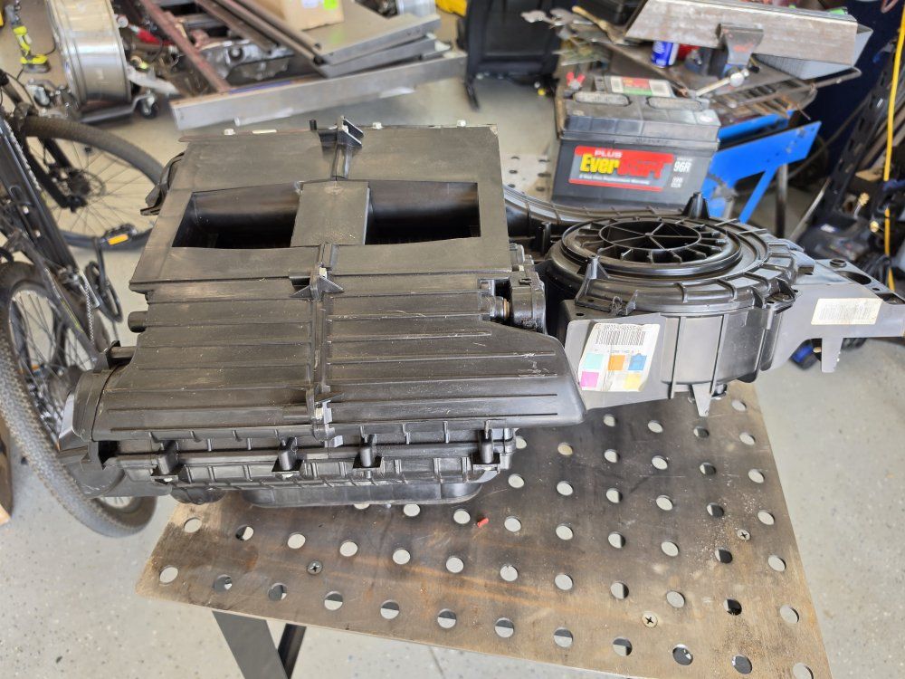 Used OEM Ford Mustang
BR33-19B555-AC A/C HVAC Heater Box Blend Door Actuator Housing Assembly