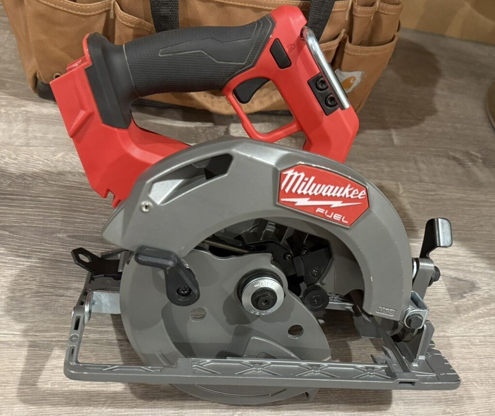 Milwaukee Circular Saw (7 1/4)