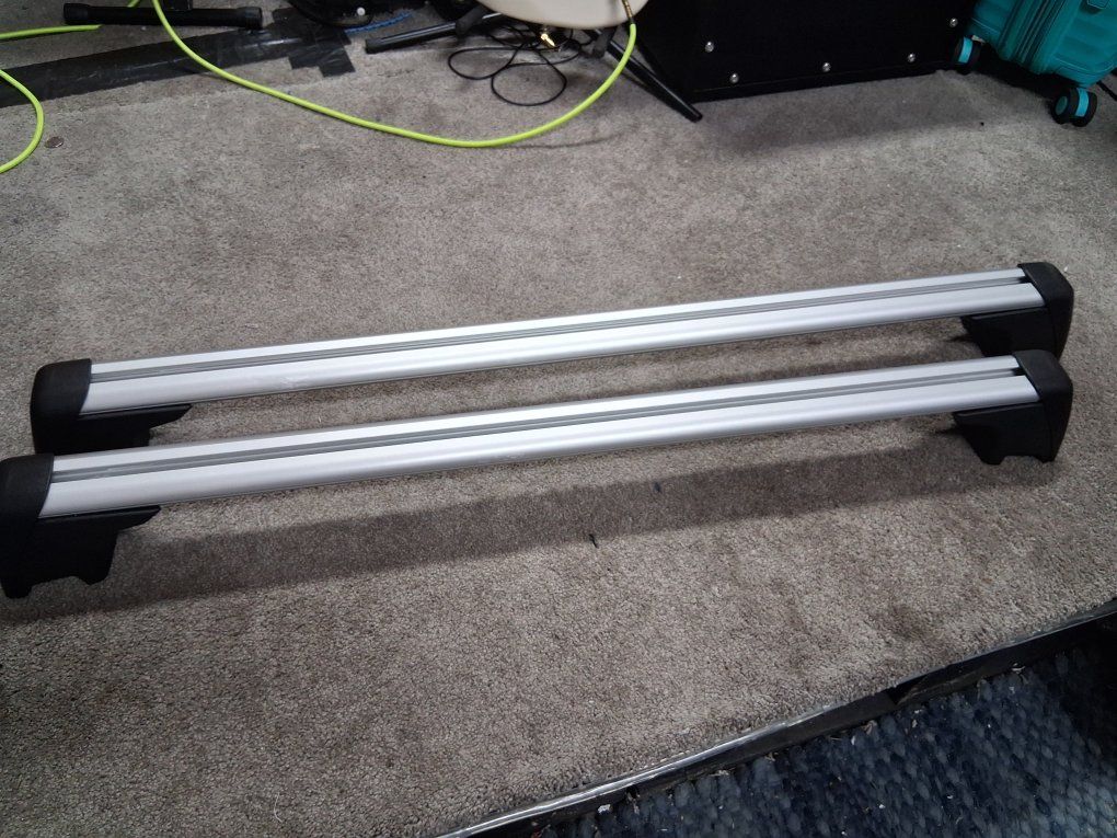 B&W Car SUV Roof Rack Cross Bars Like New!