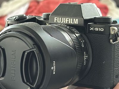 Fuji X-S10 Camera & 18-55mm lens