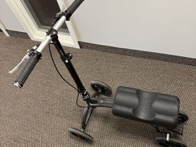 Medical knee scooter