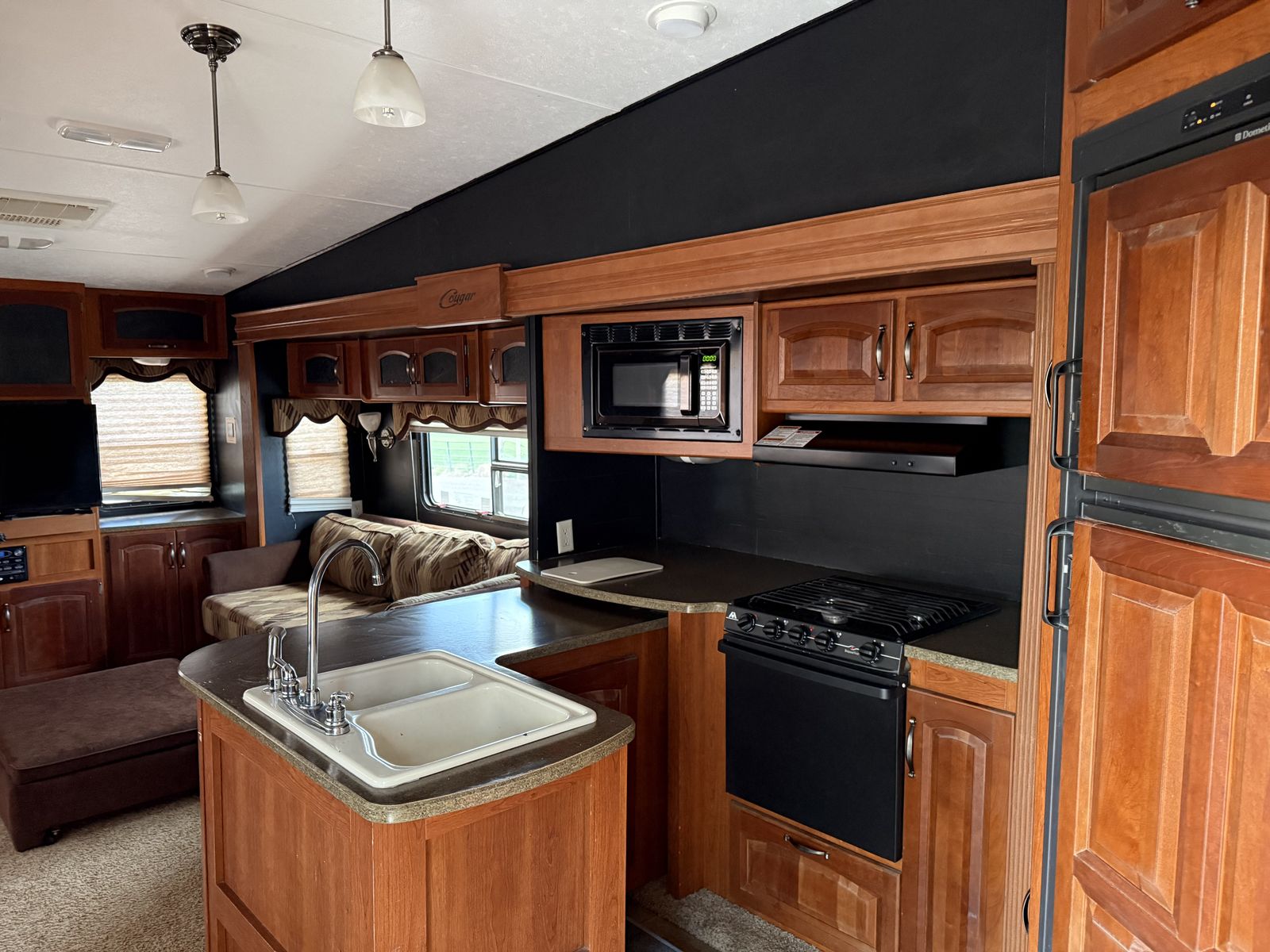 2011 Keystone Cougar 32 ft