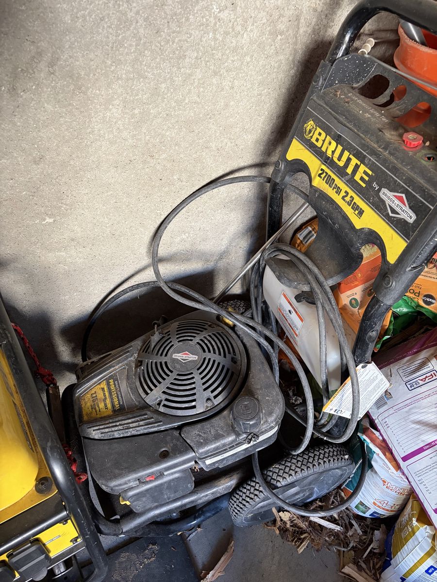 Brute by Briggs & Stratton 2700 PSI 2.3 GPM Gas Pressure Washer