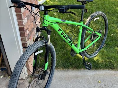 Trek Marlin 4 Mountain Bike - Medium Green 29” Wheels